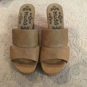 Very comfortable khaki cork wedges